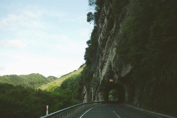 9 Expert Habits to Improve Your Relationships From Neuroscientist Amir Levine – GQ