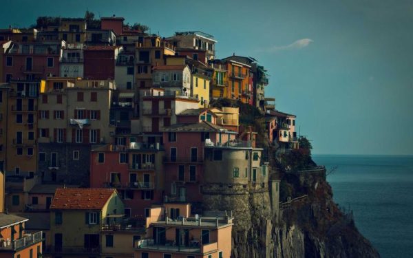 Relationships suffer when social media takes over – Rolling Out